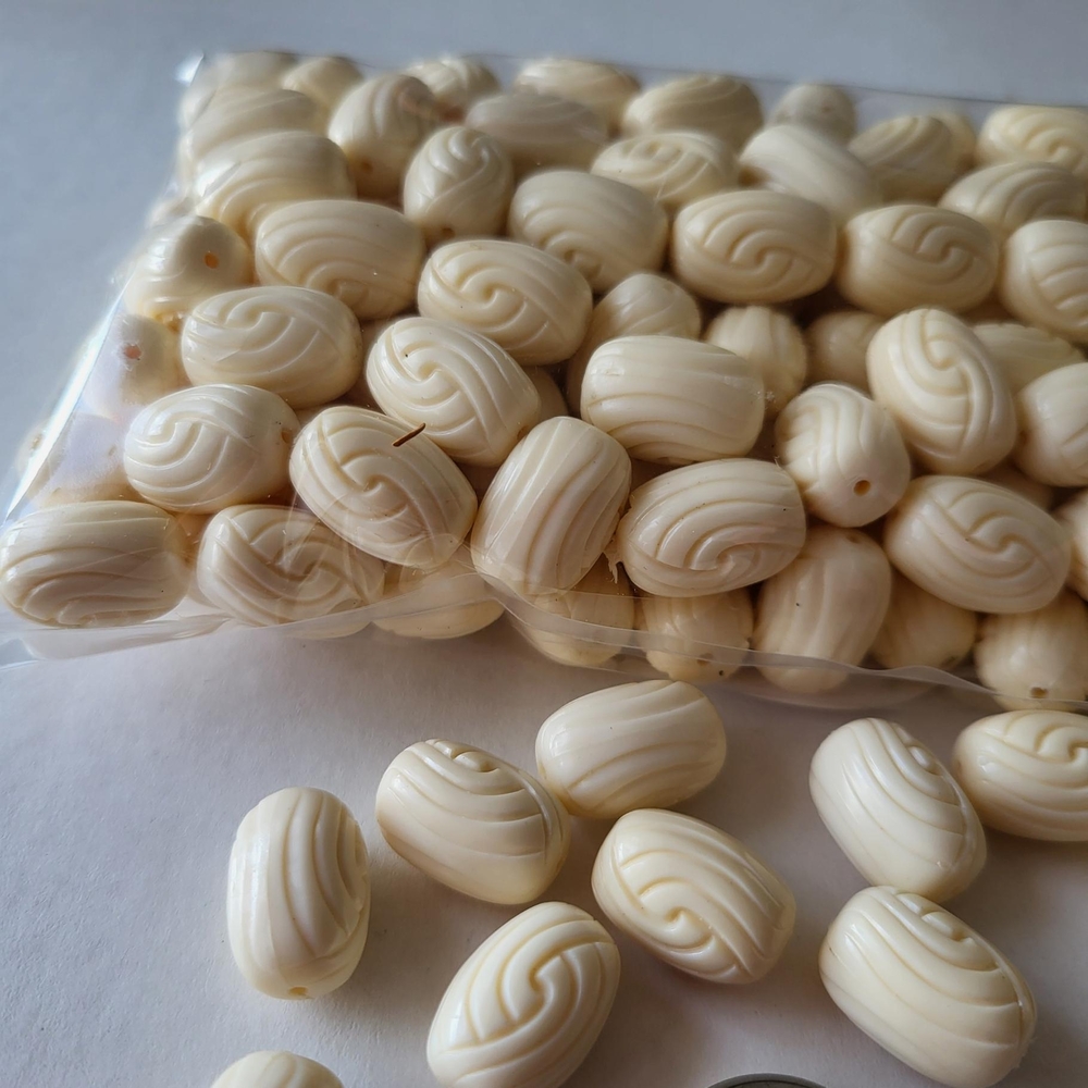Cream plastic printed Beads 125 pcs, item #132.